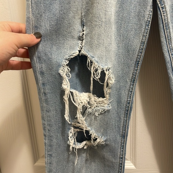 Old Navy Women's Boyfriend Straight Jeans - Picture 4 of 11